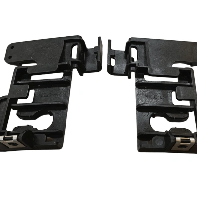 Запчасть для газ. котла Боковой фиксатор панели управления Ariston